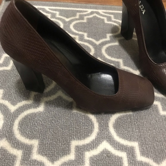 Prada - Picture 2 of 6